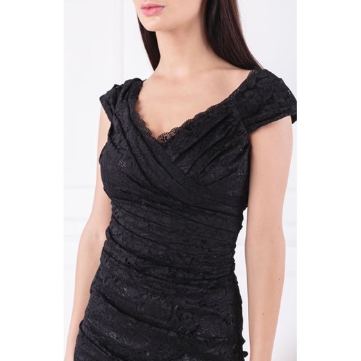 Sukienka Marciano z odkrytymi ramionami midi czarna bez rękawów elegancka 