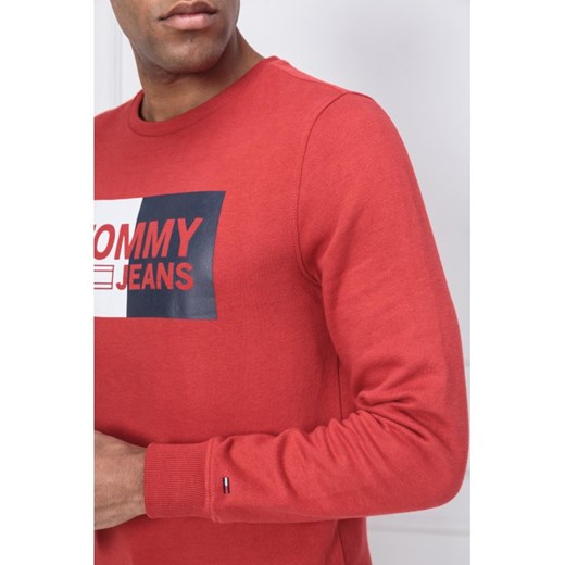 Czerwona bluza męska Tommy Jeans w stylu młodzieżowym 