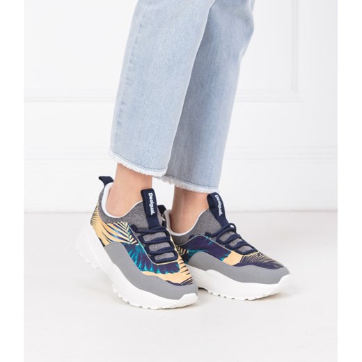 Buty sportowe damskie Desigual do fitnessu wiązane na płaskiej podeszwie w abstrakcyjnym wzorze na wiosnę 