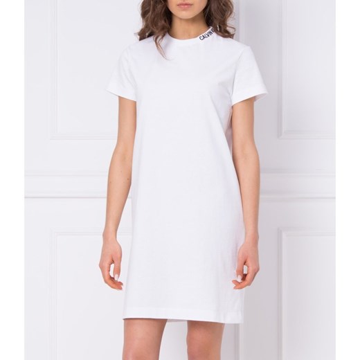 Sukienka biała Calvin Klein na spacer z okrągłym dekoltem casualowa 