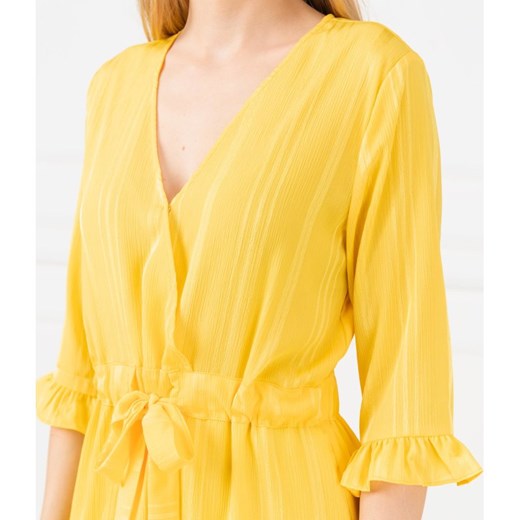 Sukienka NA-KD żółta z długim rękawem z dekoltem w serek midi 