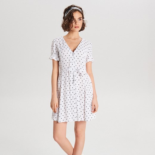 Cropp - Sukienka mini w kropki - Biały  Cropp XS 
