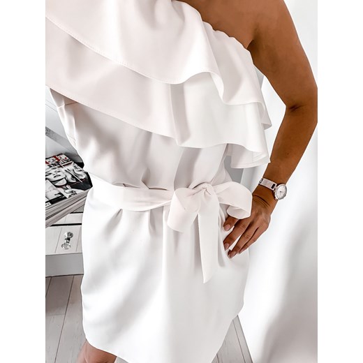 Sukienka na jedno ramię z falbanką biała  L'Amour uniwersalny L'amour Boutique