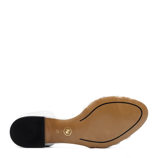 Srebrne skórzane sandały z zakrytą piętą na ozdobnym obcasie 85B  Neścior 39 NESCIOR okazyjna cena 
