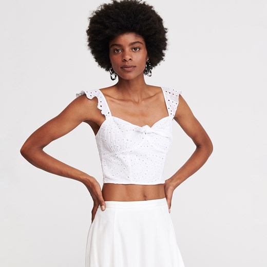 Biała bluzka damska Reserved w stylu młodzieżowym z okrągłym dekoltem 