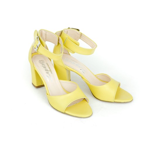 Żółte sandały damskie Zapato gładkie z zamszu na obcasie 