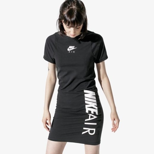 Nike sukienka z krótkim rękawem czarna mini z okrągłym dekoltem 