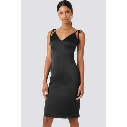 Sukienka NA-KD mini bez rękawów elegancka do pracy czarna dopasowana 