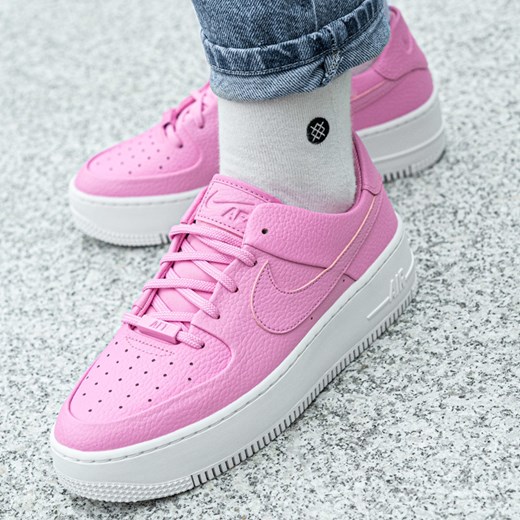 Buty sportowe damskie różowe Nike do biegania air force płaskie młodzieżowe bez wzorów 