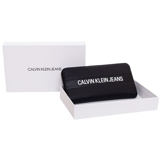 Czarny portfel damski Calvin Klein elegancki 