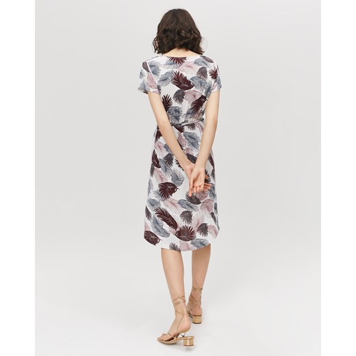Sukienka Femestage z krótkimi rękawami z wiskozy w abstrakcyjnym wzorze 