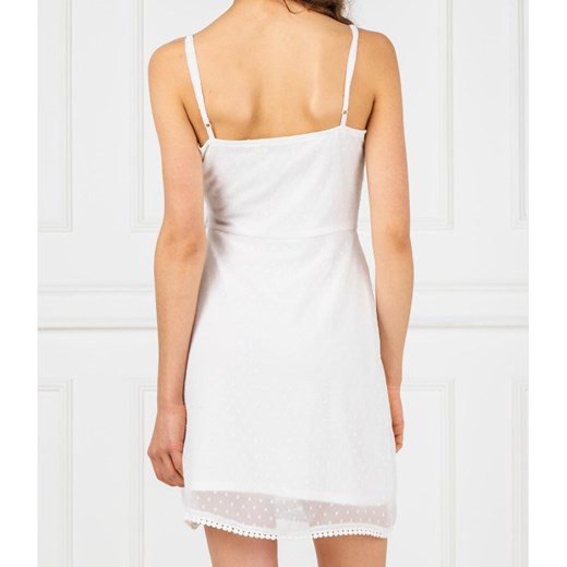 Sukienka biała NA-KD na ramiączkach prosta 