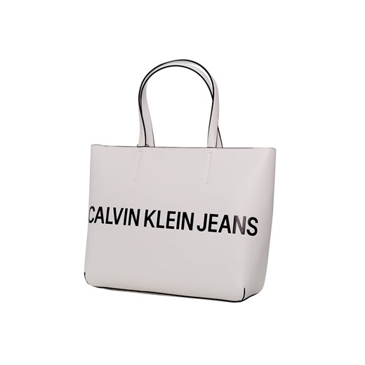 Shopper bag biała Calvin Klein na ramię w stylu młodzieżowym 