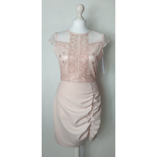 Sukienka Marelina elegancka różowa prosta z krótkim rękawem mini z okrągłym dekoltem 