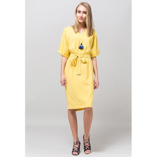Sukienka Monnari żółta bez wzorów elegancka z długim rękawem midi na urodziny 
