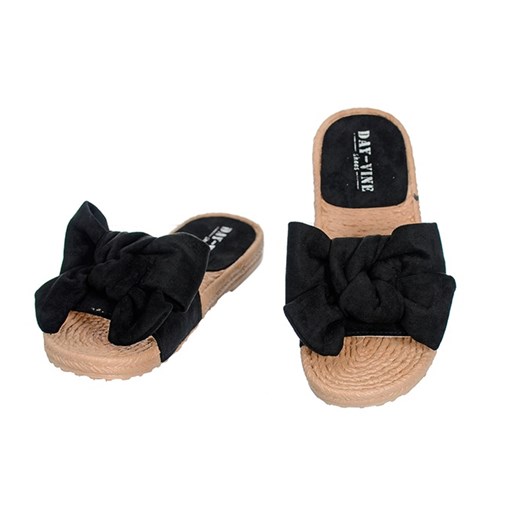 Klapki damskie czarne Family Shoes płaskie z tworzywa sztucznego bez zapięcia bez wzorów 