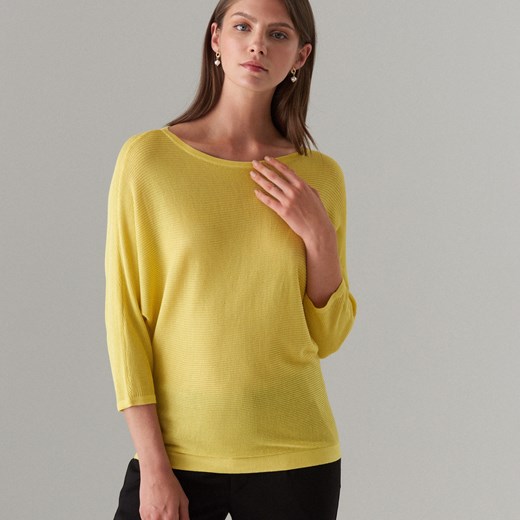Sweter damski żółty Mohito z okrągłym dekoltem bez wzorów 