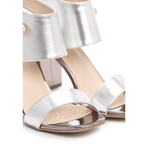 Sandały damskie Born2be srebrne z klamrą bez wzorów ze skóry ekologicznej na słupku 