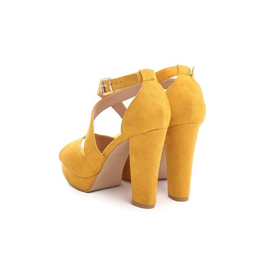 Żółte sandały damskie Born2be z klamrą gładkie na wysokim obcasie 