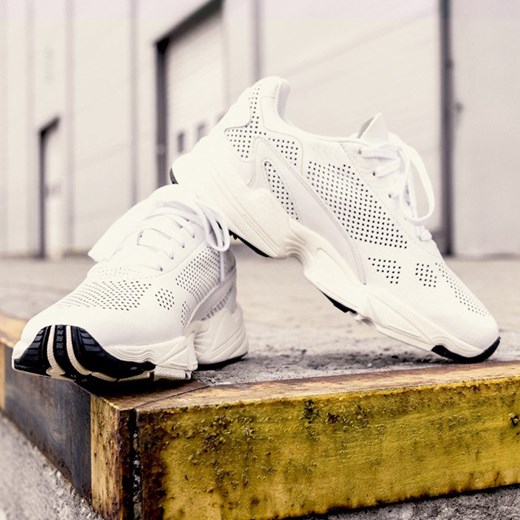Sneakersy damskie Adidas Originals białe na platformie gładkie 