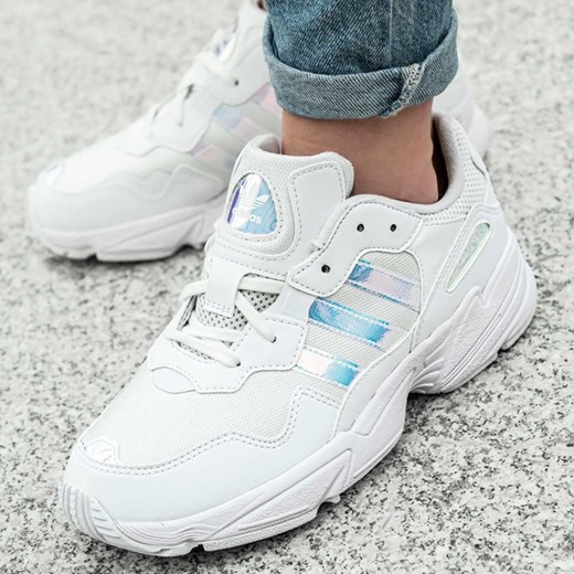 Buty sportowe damskie Adidas dla biegaczy z zamszu białe sznurowane płaskie 