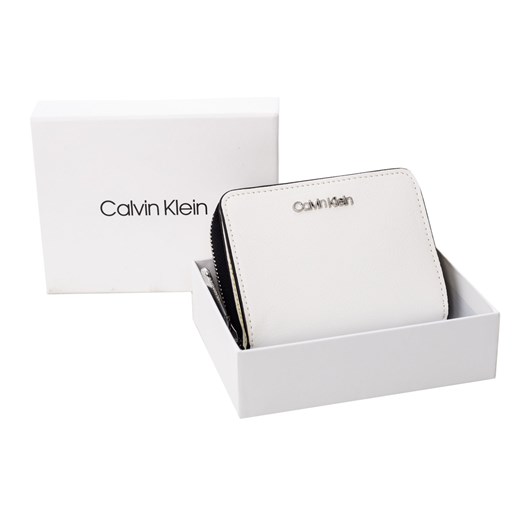 CALVIN KLEIN PORTFEL DAMSKI AVANT MED ZIP W/FLAP WHITE K60K605097 107  Calvin Klein  messimo