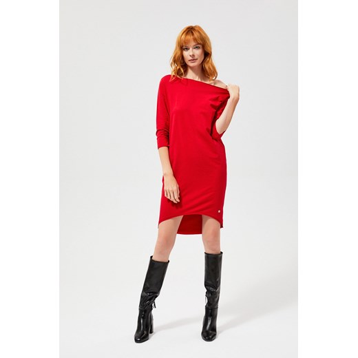 Sukienka asymetryczna czerwona bez wzorów z długimi rękawami 