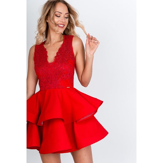 Czerwona sukienka z koronkowym dekoltem i podwójnie rozkloszowanym dołem  Zoio L zoio.pl okazyjna cena 