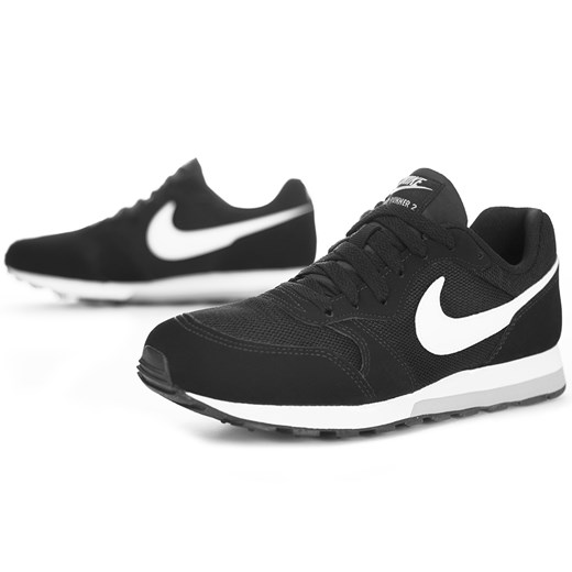 Czarne buty sportowe damskie Nike do biegania md runner na płaskiej podeszwie bez wzorów 