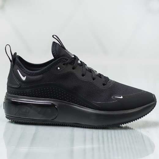 Buty sportowe damskie Nike do biegania czarne płaskie na wiosnę 