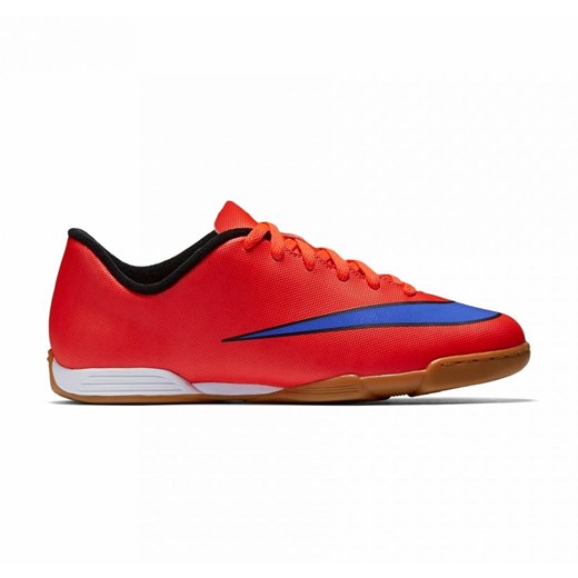 Buty sportowe dziecięce czerwone Nike na wiosnę 