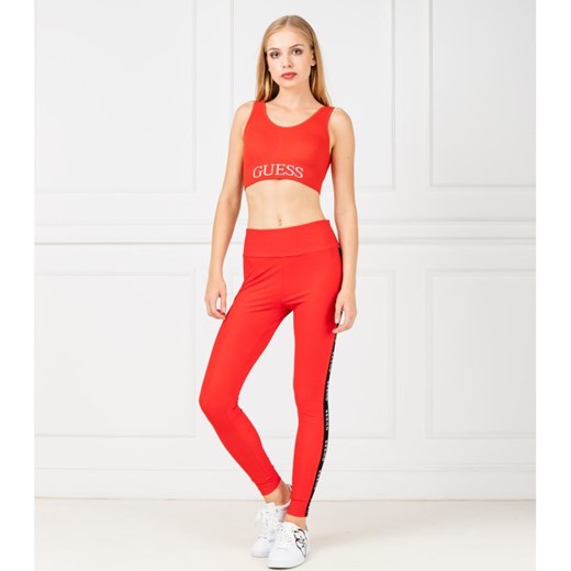 Biustonosz Guess Underwear czerwony z napisami w sportowym stylu 