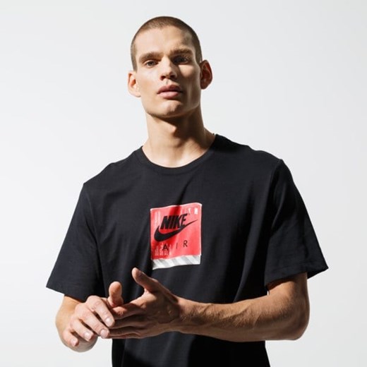 Koszulka sportowa Nike na wiosnę z napisami 