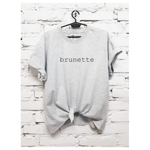 Bluzka wiązana w tali z napisem brunette