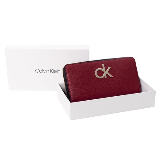 Czerwony portfel damski Calvin Klein bez wzorów 