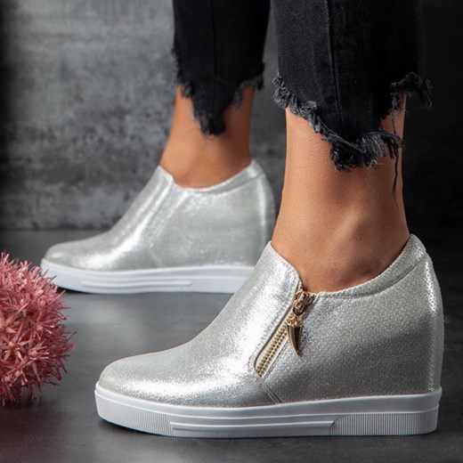 Royalfashion.pl sneakersy damskie gładkie na koturnie srebrne 