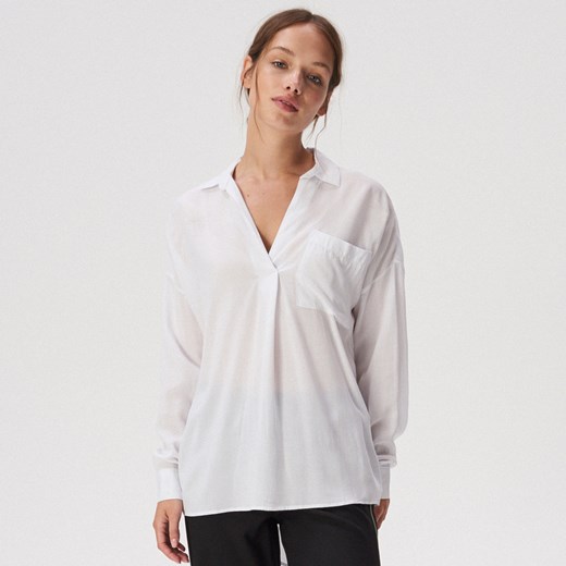 Sinsay - Gładka koszula z kieszenią - Biały