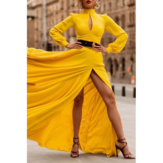 Sukienka IVET z długim rękawem rozkloszowana żółta z golfem bez wzorów z paskiem maxi 