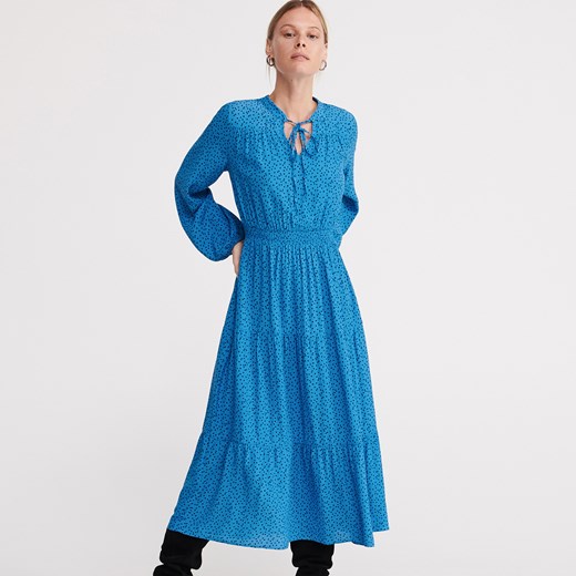 Reserved sukienka z żabotem niebieska z długimi rękawami maxi