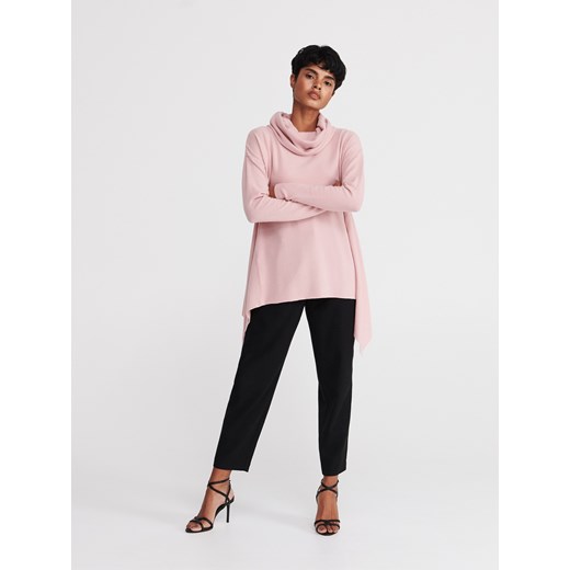 Sweter damski różowy Reserved z golfem casual 