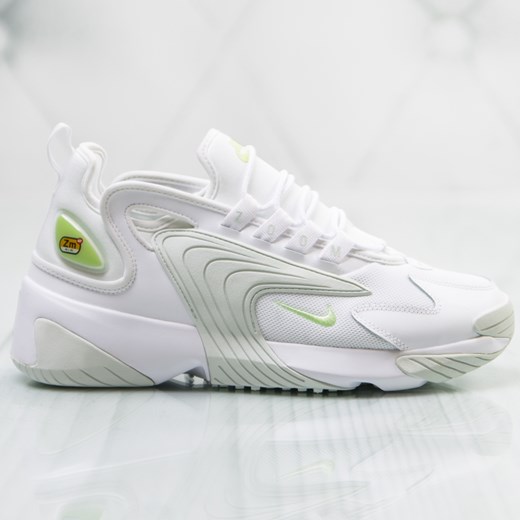 Białe buty sportowe damskie Nike zoom płaskie wiązane 