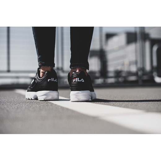 Sneakersy damskie Fila wiązane czarne bez wzorów na platformie 