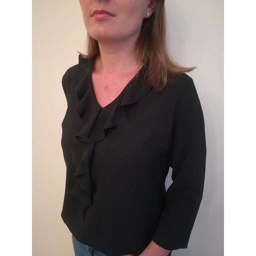 Czarna bluzka damska Asto casual z żabotem z długim rękawem 
