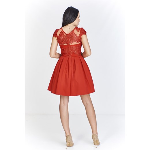 Sukienka Quarelle bez rękawów czerwona elegancka na jesień na bal 