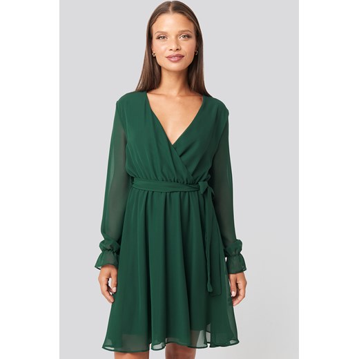 Sukienka Trendyol mini z długim rękawem w serek zielona kopertowa 