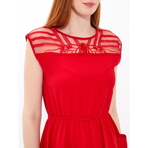 Sukienka czerwona Gate z krótkim rękawem 