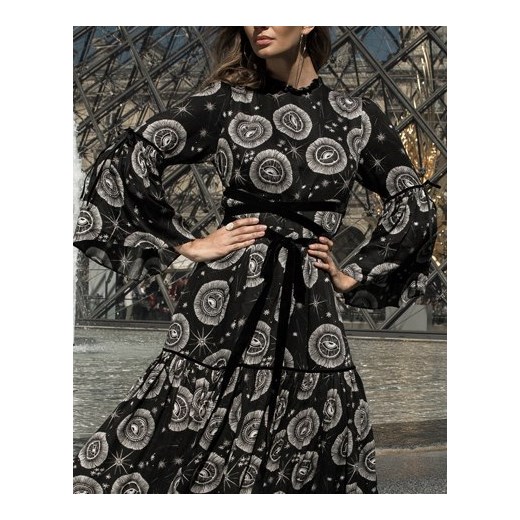 Sukienka Bycabo z długim rękawem na spacer w abstrakcyjnym wzorze 