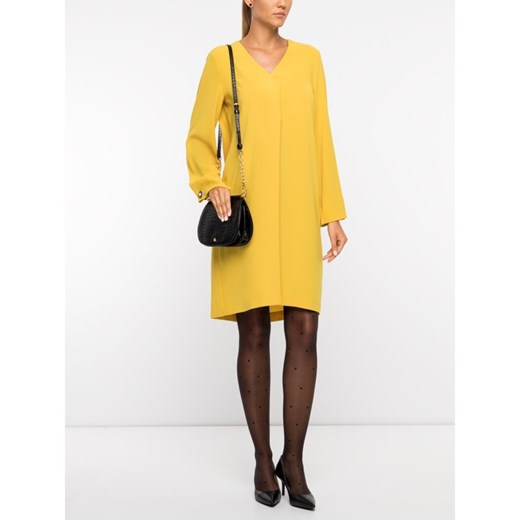 Sukienka Laurèl żółta na sylwestra prosta z długimi rękawami 