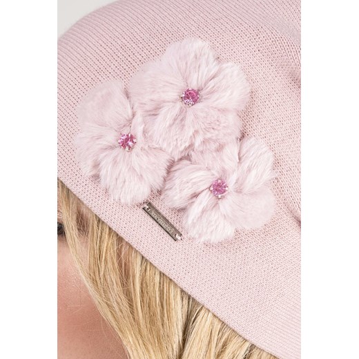 Gładka czapka z futrzanymi kwiatami Monnari  One Size E-Monnari