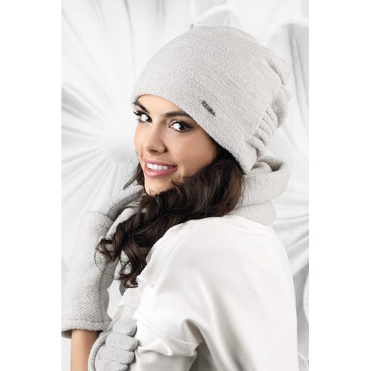 Biała czapka zimowa damska Kamea 